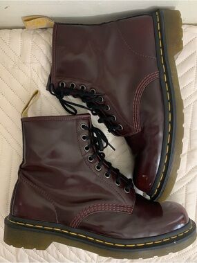 Dr. Martens Vegan 1460 Cherry Red Oxford Rub Off Boots Women’s Sz 9/Men’s Sz 8